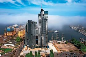 Gdynia. Sea Towers górują nad miastem.