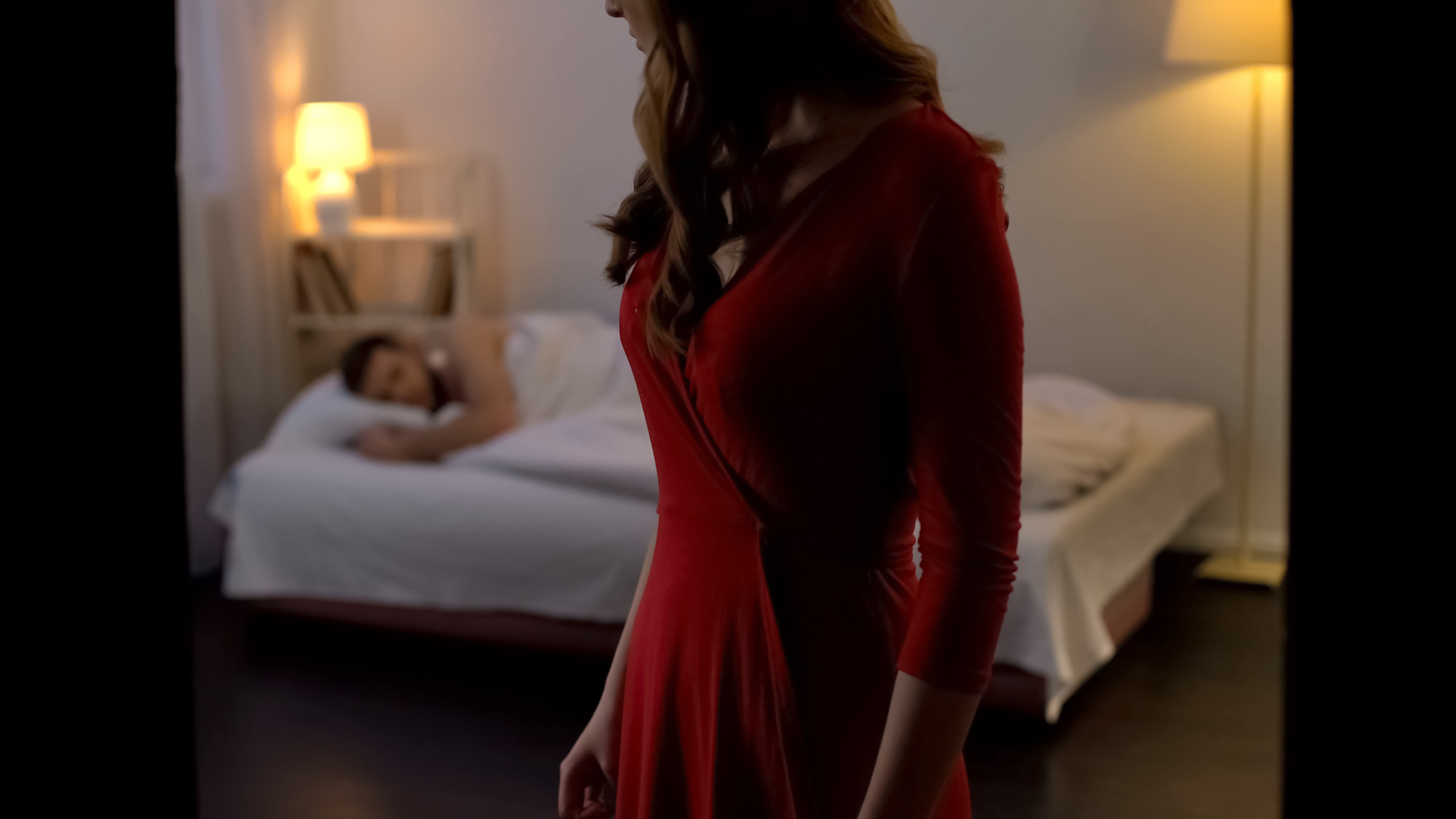 Niewierność w czasach zarazy. Najchętniej skaczą w bok rodzice