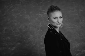 Zośka Papużanka nominowana w Kategorii Literatura za powieść „On”. Zdaniem Piotra Kofty u Papużanki „straceńcze, mądre poczucie humoru towarzyszy w momentach, w których polska literatura popada w żałobną, paternalistyczną powagę albo bezradną groteskę”.

Więcej o nominowanej przeczytasz tutaj.