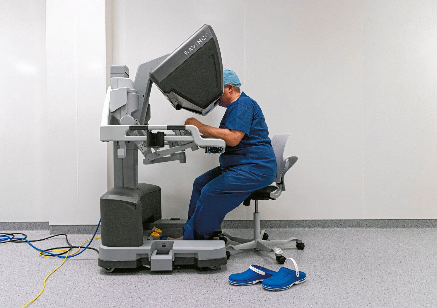 „Twój chirurg będzie robotem”. Kiedy i na jakich zasadach to się stanie? | Z nieludzką precyzją