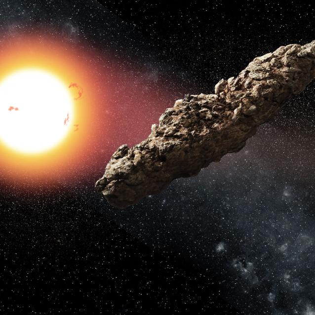 1I/‘Oumuamua, pierwszy obiekt międzygwiazdowy zaobserwowany wewnątrz Układu Słonecznego, przeleciał bardzo blisko Ziemi w 2017 roku.