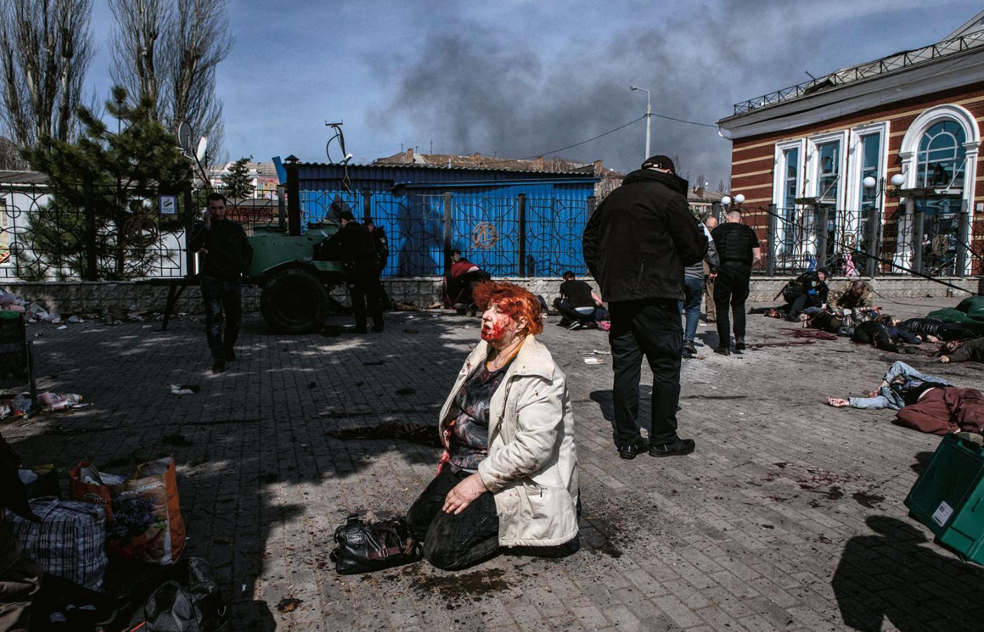Na zbombardowanym przez Rosjan dworcu w Kramatorsku zginęło ponad 50 osób.