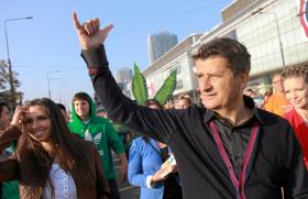 Zagraniczne media podkreślają obyczajową otwartość Palikota. Na fot. palikot podczas „Marszu Wolnych Konopii” w Warszawie tuż przed wyborami.