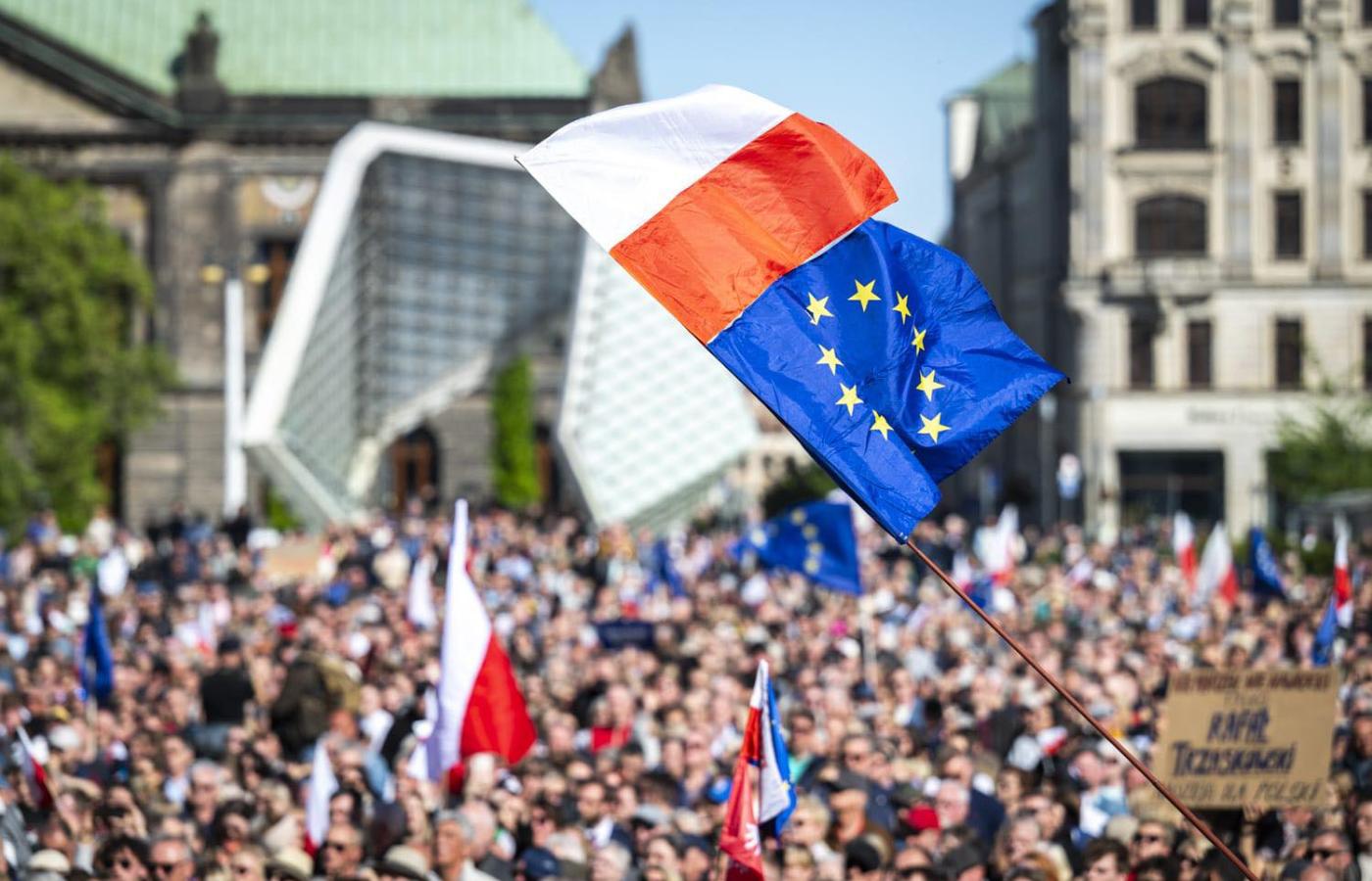 Polskie demo: Czego Polacy potrzebują w czasach populizmu? I dlaczego nie znosimy polityki? Wyjaśnia prof. Sadura