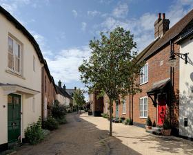 Brytyjskie Poundbury. Tu świetnie czuje się każdy, kto szuka azylu, ale nie chce izolować się od innych.