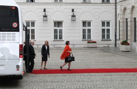 Przyjazd zagranicznych delegacji na roboczy obiad.