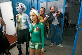 Na mistrzostwach body artu mają być zgrabnym „body” do czasem wątpliwego „artu”.