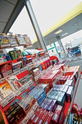 Na stacjach benzynowych i w handlu pozaaptecznym Polacy wydają 394 mln zł. Czyli zaledwie 3 proc. rynku.