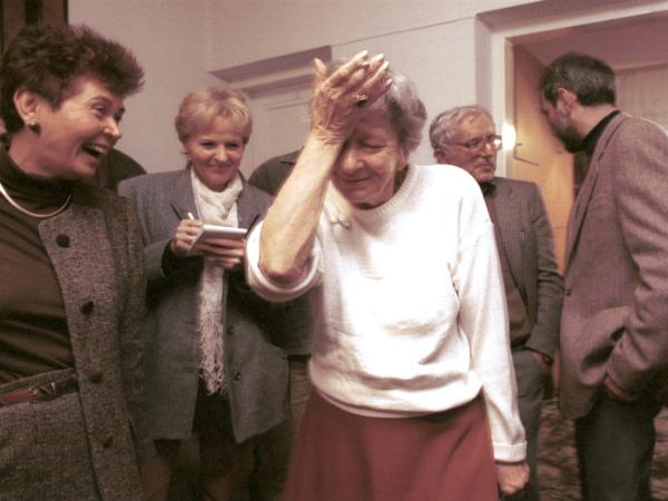 W ramach „projektu badawczego” w OFF Radiu Kraków za pomocą narzędzi sztucznej inteligencji wygenerowano radiowy wywiad z Wisławą Szymborską.