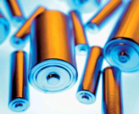 Nie ustają poszukiwania nowych materiałów i rozwiązań, dzięki którym można budować lepsze, tańsze i pojemniejsze baterie.