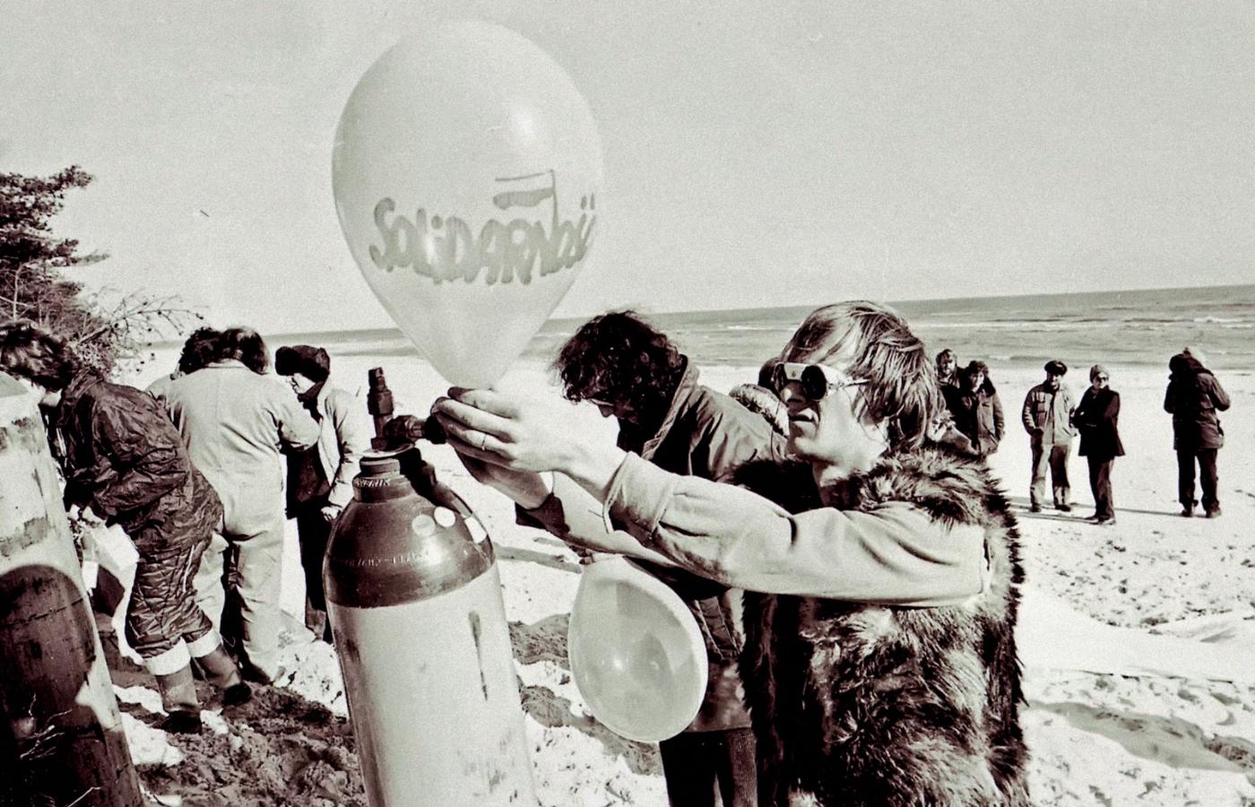 Moment wypuszczania balonów na wyspie Bornholm, 5 marca 1982 r.