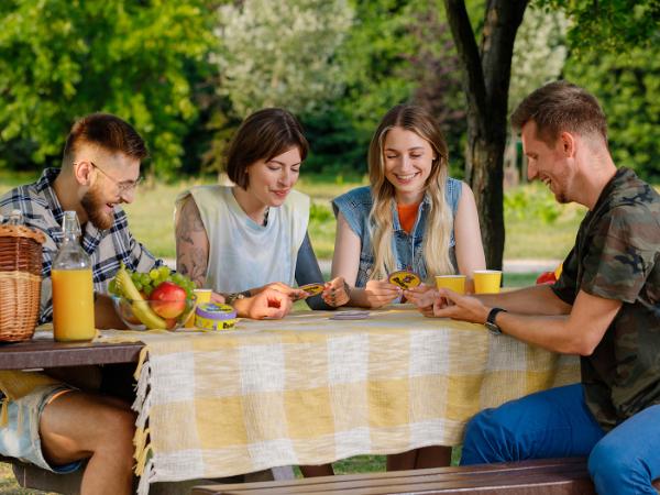 Gry planszowe oferują angażującą rozrywkę