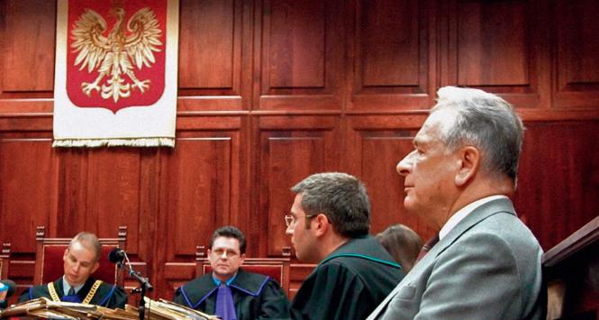 Czesław Kiszczak, były szef MSW, przed warszawskim sądem okręgowym, który skazał go w marcu 2003 r. na dwa lata więzienia w zawieszeniu za przyczynienie się do śmierci górników z kopalni Wujek w grudniu 1981 r.