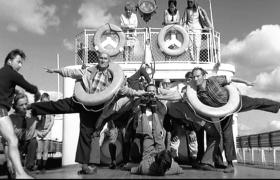 „Rejs” wydobywał absurd ówczesnego życia jak chyba żadne inne dzieło przemycające krytykę komunistycznej mentalności, nowomowy i propagandy.