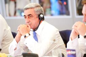 Serż Sarkisjan, świeżo upieczony premier, pod wpływem protestów podał się do dymisji.