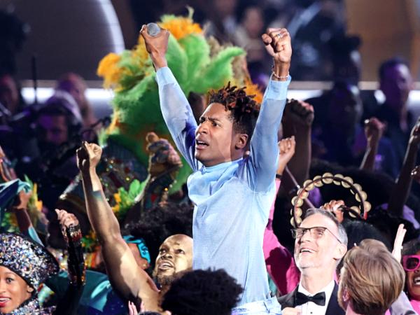 64. rozdanie nagród Grammy. W środku Jon Batiste. 4 kwietnia 2022 r.