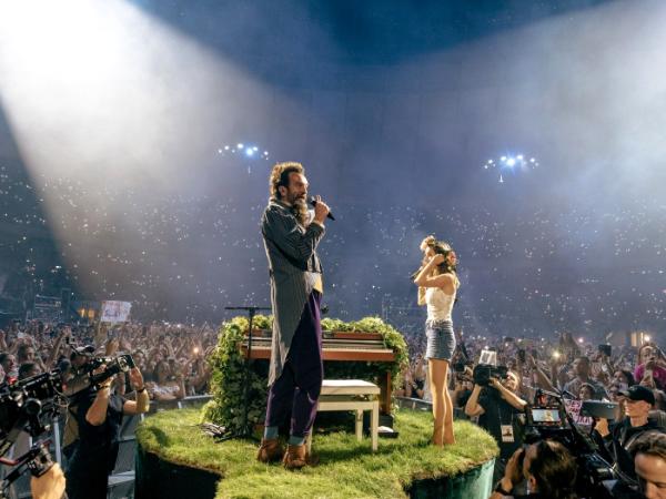 Tomasz Kot jako Ambroży Kleks i Sanah na Stadionie Narodowym