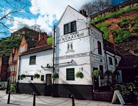 Ye Olde Trip to Jerusalem jest ponoć najstarszym pubem Brytanii. Działa od 1189 r. Mieści się u podnóża zamku w Nottingham.