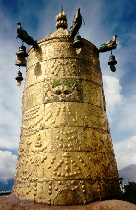 Dach klasztoru Drepung.