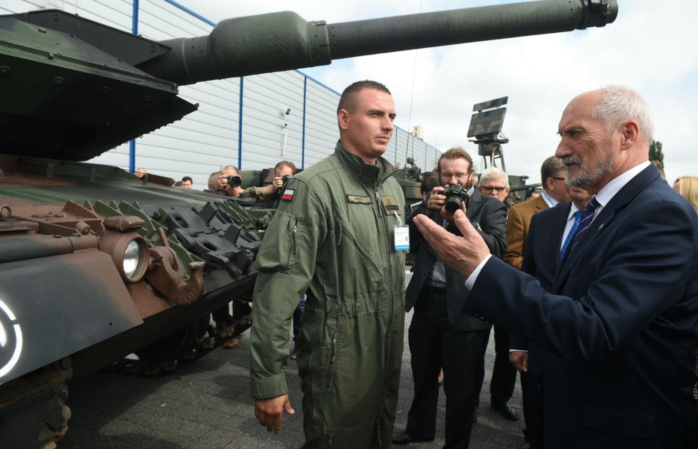 Teoretycznie mamy w linii 11 batalionów czołgów, co czyni Polskę główną pancerną potęgą w Europie.