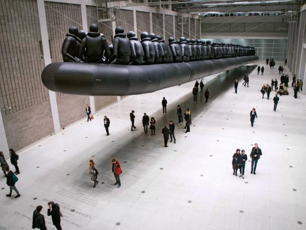 Wystawa chińskiego artysty Ai Weiwei „Law of the Journey”. Galeria Narodowa w Pradze, Veletržní palác.