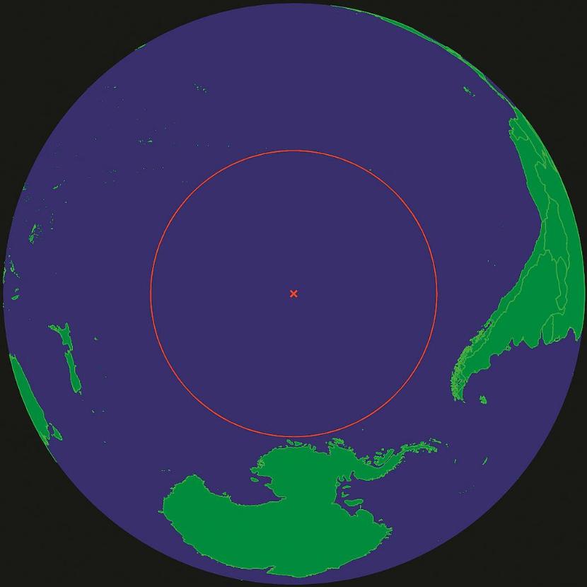 Oceaniczny biegun niedostępności dzieli od najbliższego lądu 2700 kilometrów.