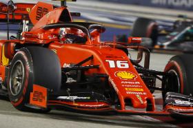 Choć raczej nie zanosi się, by Leclerc wytrącił Lewisa Hamiltona z toru jazdy po kolejny tytuł, tempo, w jakim dogonił starych wyjadaczy, jest godne podziwu.