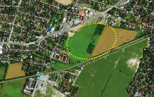 Podwarszawskie Reguły. W żółtych kropkach – działka, gdzie mają stanąć budynki centrum danych.