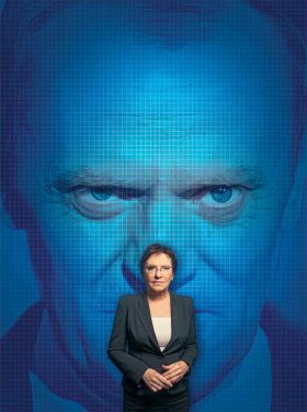 Czy premier obdarzył ją zaufaniem, bo była lojalna i nigdy nie prowadziła przeciwko niemu żadnych politycznych gier, czy też dostrzegł coś więcej.