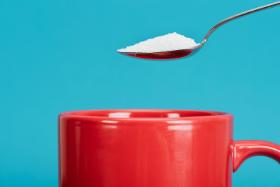Filiżanka kawy z łyżeczką cukru miałaby zmniejszać ryzyko zgonu, w przeciwieństwie do napoju niesłodzonego, a zwłaszcza potraktowanego słodzikiem.