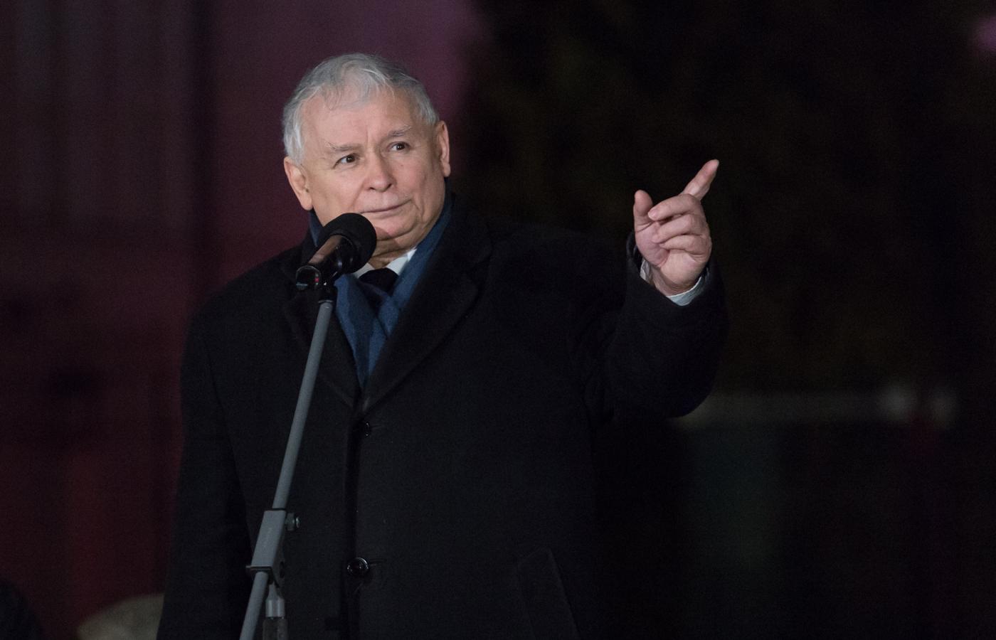 Polityków PiS o różnych poglądach i wybujałych ambicjach trzymają razem wysokie poparcie i uznanie przywództwa Kaczyńskiego.