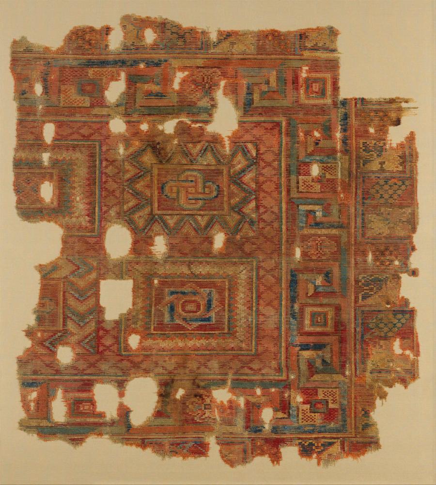 Niemal od początku istnienia dywany służyły nie tylko jako nakrycia podłóg, ale były także dziełami sztuki. Tu fragment dywanu z IV–V w.
