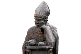 Pomnik biskupa Thietmara na dziedzińcu katedry w Merseburgu.