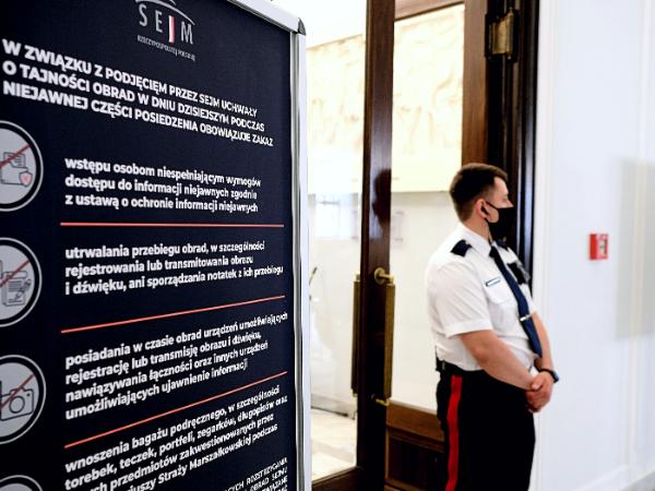 Przed niejawnym posiedzeniem Sejmu