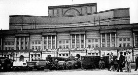 Na Placu Teatralnym w Warszawie: siła sojuszu.