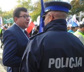 Zbigniew Stonoga na demonstracji służb mundurowych, 2015 r.