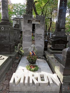 Miron Białoszewski, Cmentarz Powązkowski w Warszawie