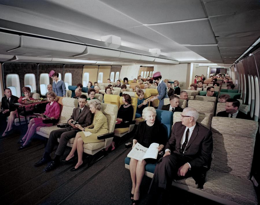 Wnętrze Boeinga 747 prezentowanego podczas Międzynarodowego Salonu Lotniczego w Paryżu, 1969 r.