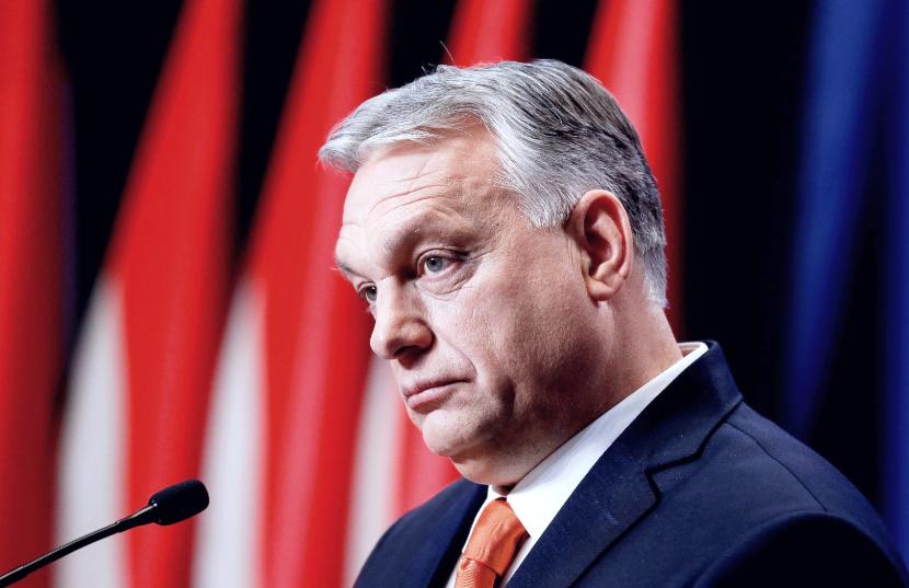 Viktor Orbán na konferencji w Budapeszcie w powyborczą środę 6 kwietnia 2022 r.