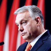 Viktor Orbán na konferencji w Budapeszcie w powyborczą środę 6 kwietnia 2022 r.