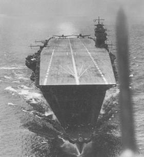 Pokład startowy lotniskowca Akagi. Akagi przed Traktatem Waszyngtońskim miał być krążownikiem. Zdjęcie z 1942 r.