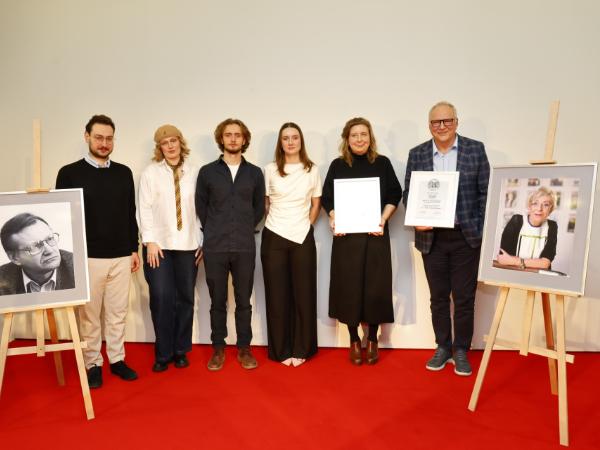 Jarosław Kurski i redakcja Orientuj.się z Nagrodami im. Janiny Paradowskiej i Jerzego Zimowskiego