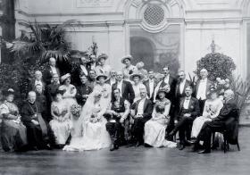 Krakowscy ziemianie na zjeździe z okazji ślubu hrabiego Tyszkiewicza, Babice, 1910 r.