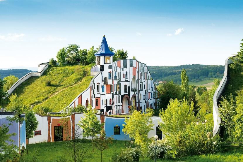 Ośrodek termalny Rogner Bad Blumau niedaleko Wiednia zaprojektował Friedensreich Hundertwasser
