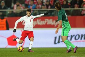 Bartosz Kapustka, piłkarz Leicester City. Na zdjęciu w barwach reprezentacji, mecz Polska-Słowenia, 2016 r.