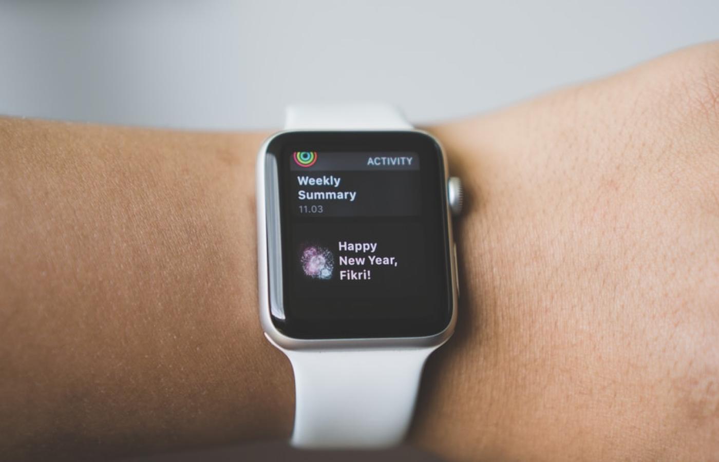 Jaki smartwatch do iPhone'a jest odpowiedni na prezent? Polityka.pl