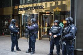 Apartamentowiec zamienia się w twierdzę, co powoli wszystkim zaczyna przysparzać kłopotów.