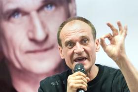 Paweł Kukiz to niewątpliwie mała sensacja tych wyborów. Z pomysłu na jednomandatowe okręgi wyborcze zrobił koło zamachowe dla zmiany ustroju i złamania Systemu.