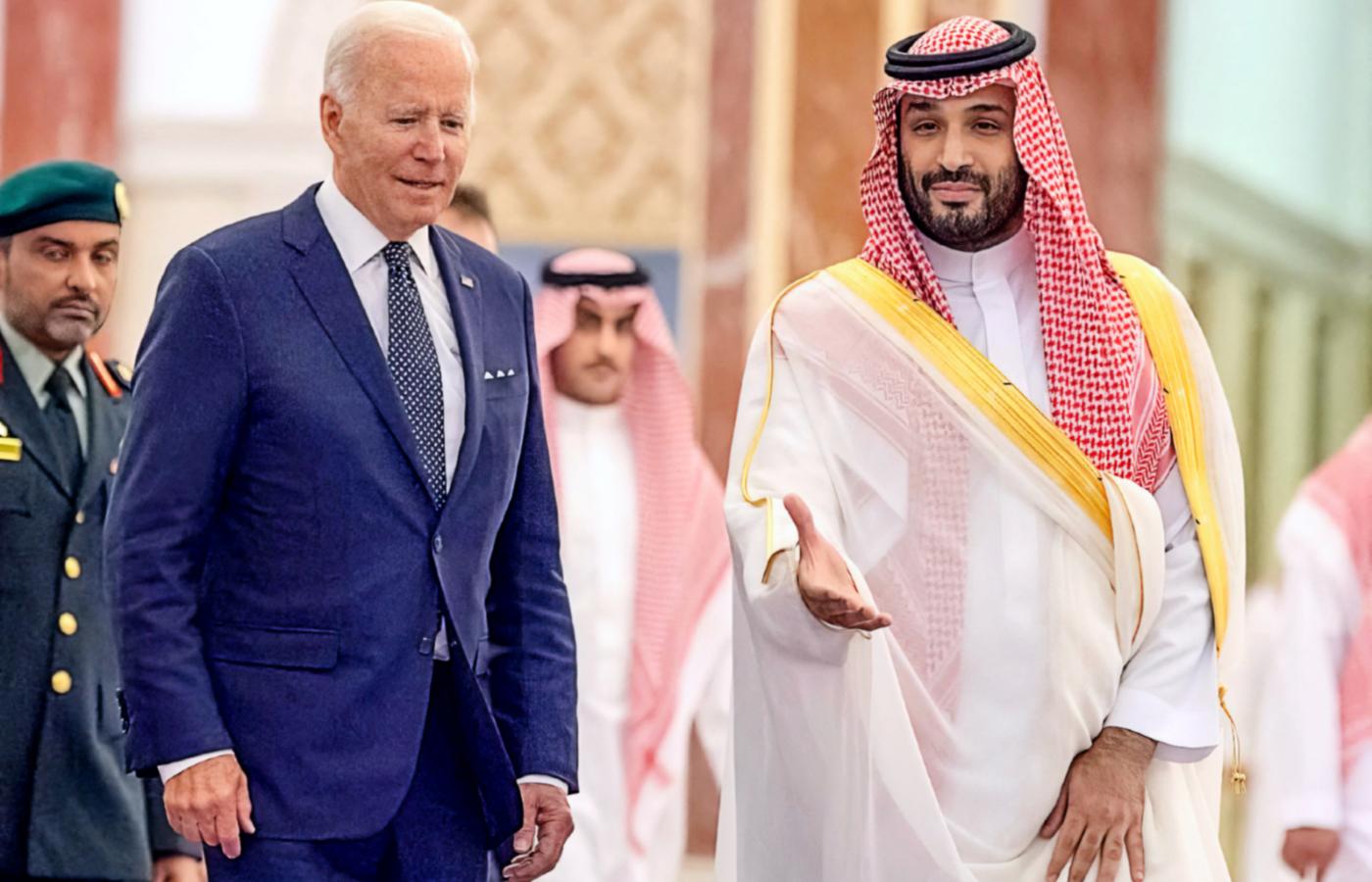 Joe Biden i Mohammed bin Salman w Arabii Saudyjskiej, 15 lipca 2022 r.