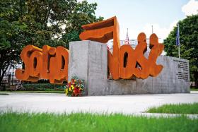 Pomnik Solidarności w Warszawie.